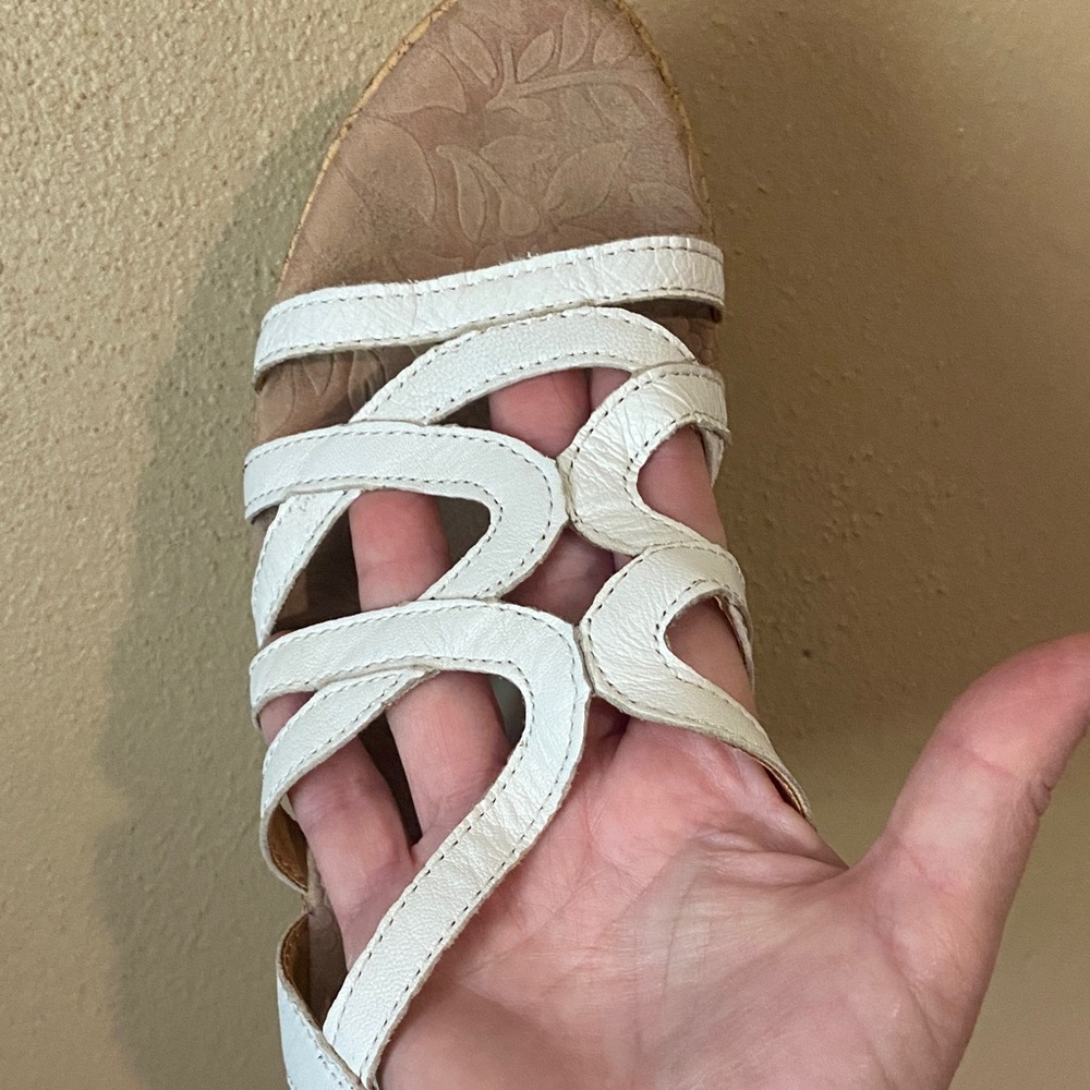 BOC Women's White Sandals - Picture 3 of 9